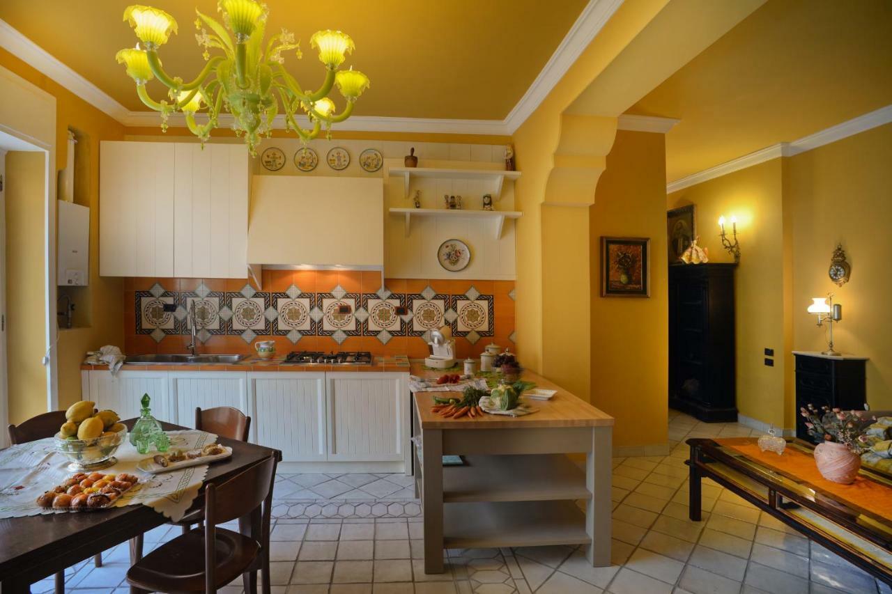 Donna Filomena Casa Vacanza Di Charme Салерно Екстериор снимка