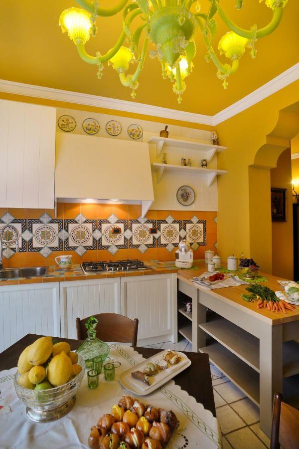 Donna Filomena Casa Vacanza Di Charme Салерно Екстериор снимка